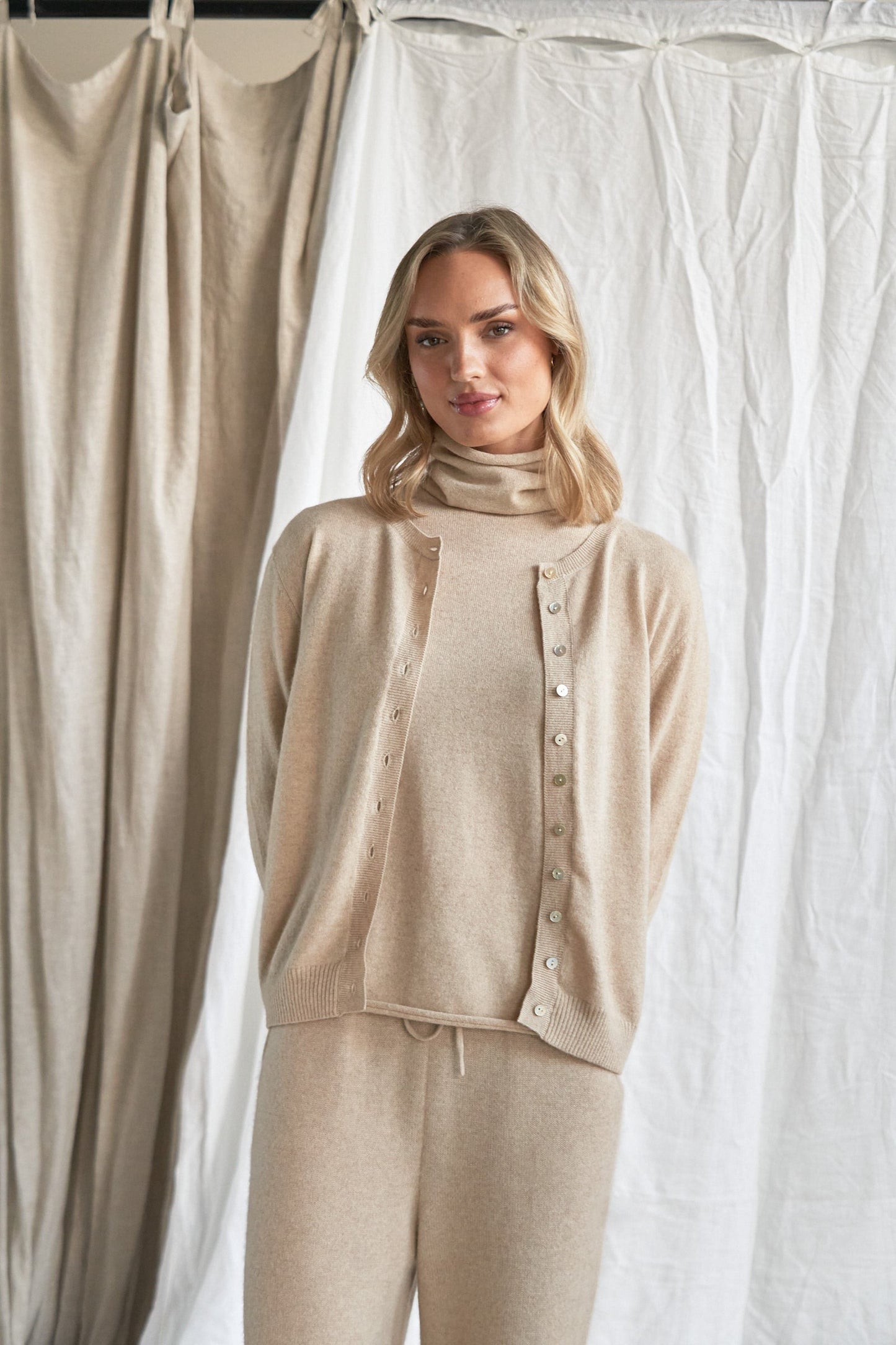 The Léa Cashmere Pants – Seamless Pocket Edition