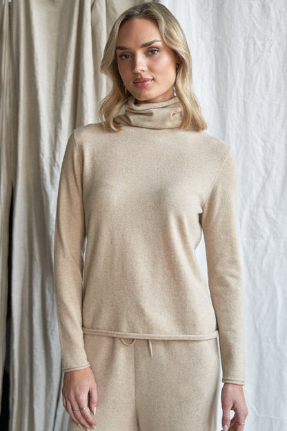 The Elowen Turtle Neck – Oatmeal Cashmere