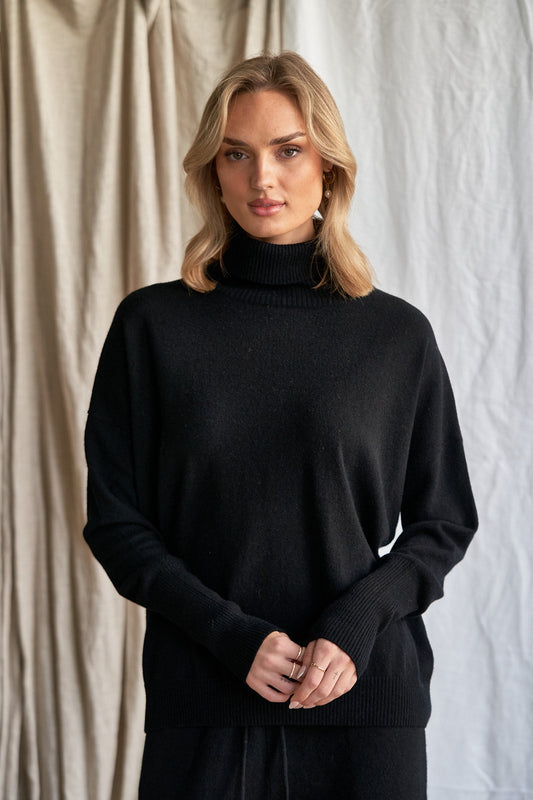 The Élise Turtle Neck – Black Cashmere